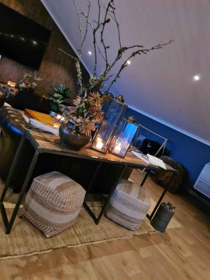 Mysig lägenhet med öppen planlösning på hästgård. Ljung Exteriör bild