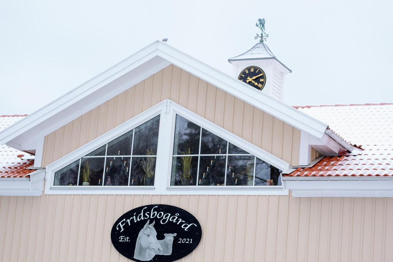 Mysig lägenhet med öppen planlösning på hästgård. Ljung Exteriör bild
